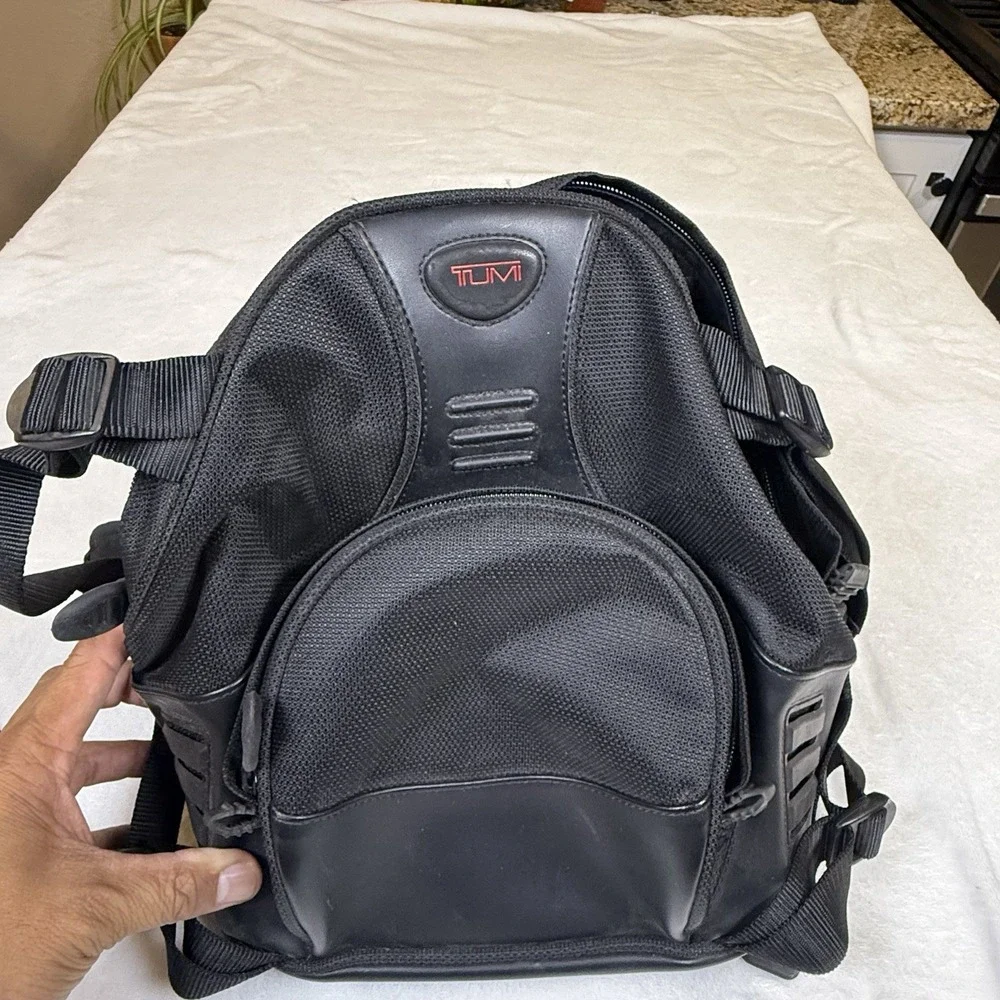 TUMI T2 Black Ballistic Nylon Shoulder Crossbody Camera Travel Bag Vintage